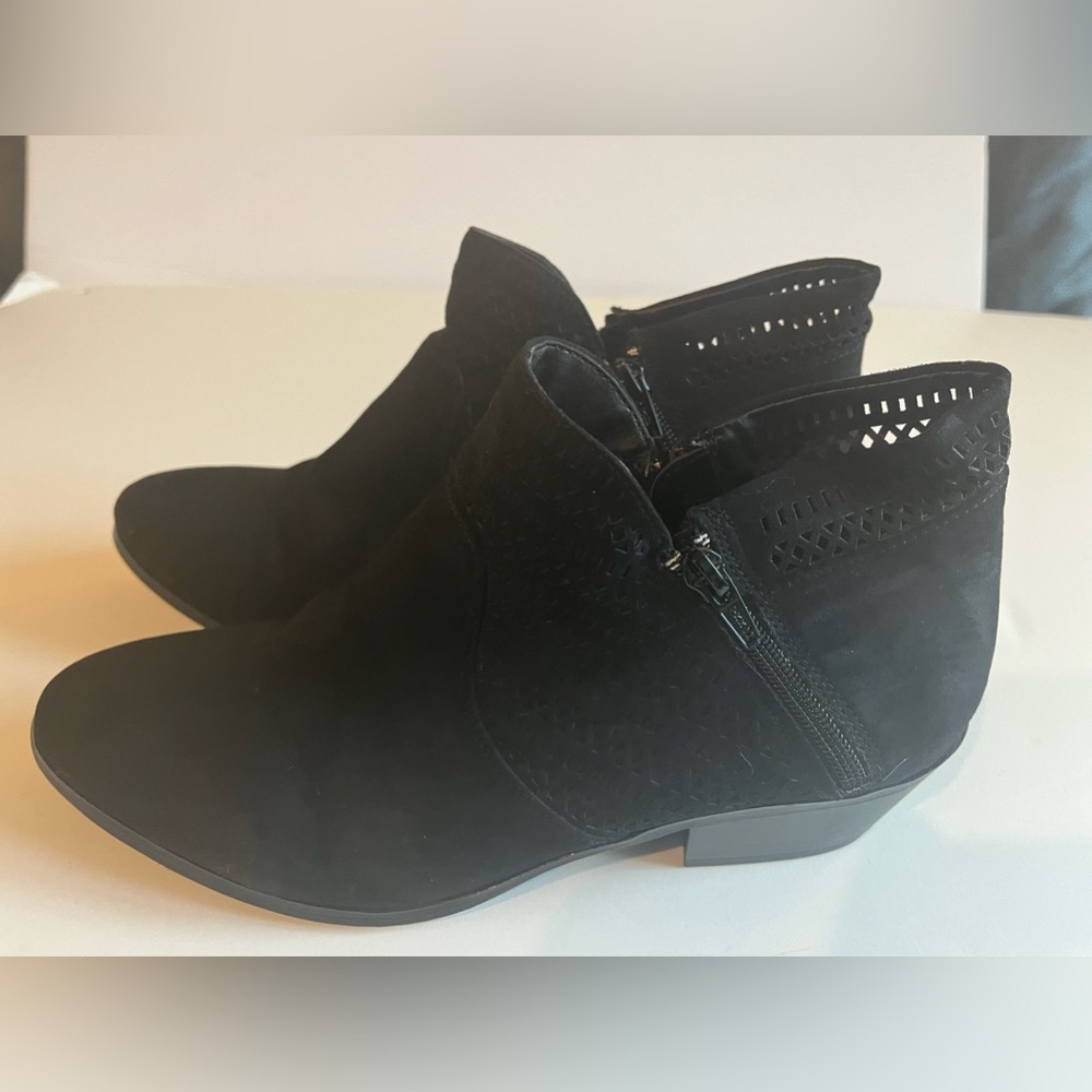 black suede boots only used once very cute perfect for winter - Picture 2 of 7
